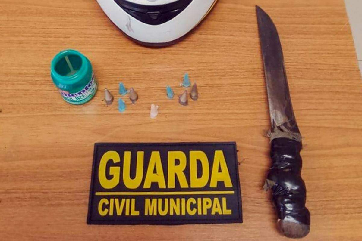 GCM aborda homem com faca e entorpecentes após invasão a consultório odontológico no centro de Araçatuba
