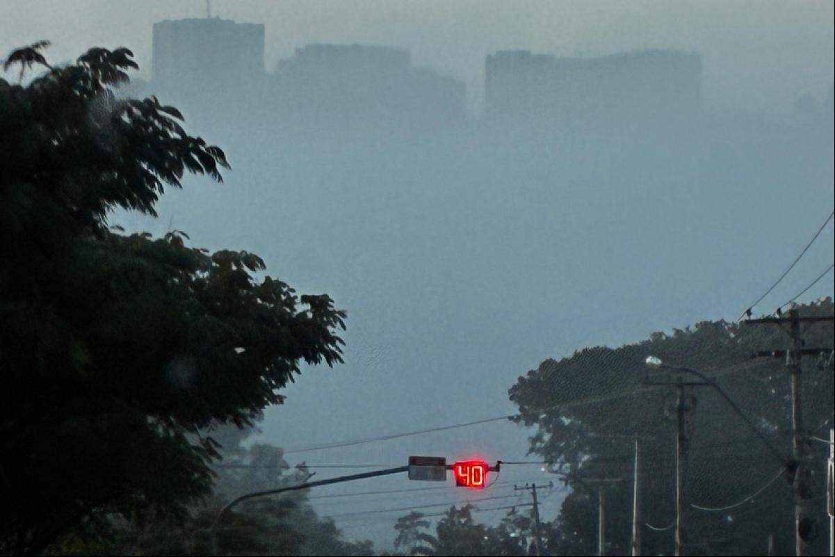 Amanhecer desta quarta-feira, 11, na avenida Rio Amazonas