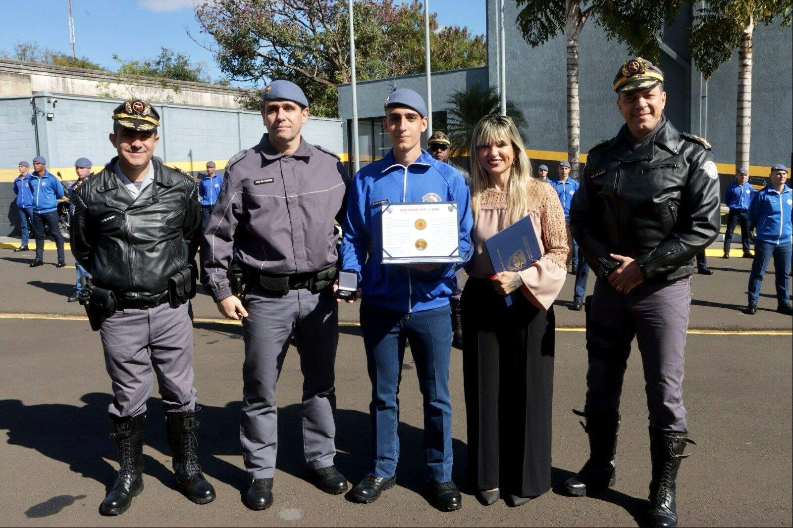 Tenente-Coronel da PM, Eurico, Capitão da PM Tarcísio (pai), Soldado da PM (1º colocado no ciclo de ensino), Campos, Bia Rodrigues (mãe), Coronel da PM Hugo